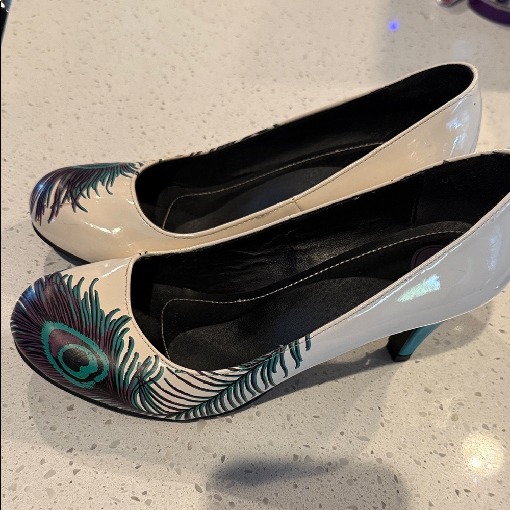 T.U.K. Cream Peacock heels with Colorful Feather Design size 9